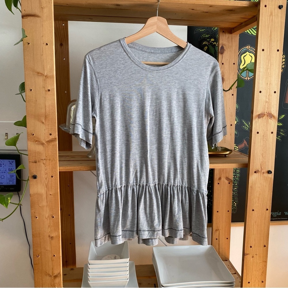 Lululemon Flouncey Tee Mini Stripe Heathered Medium Grey Angel Wing S - Picture 4 of 16
